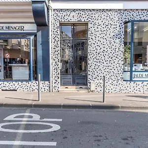 https://lardeco-central-ville-parking.hotels-rhonealpes.com